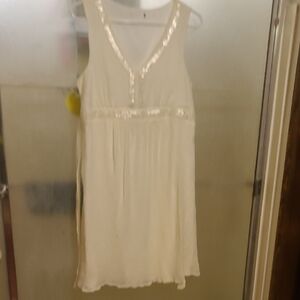 Elegant White Sleeveless Dress with Sequin Details